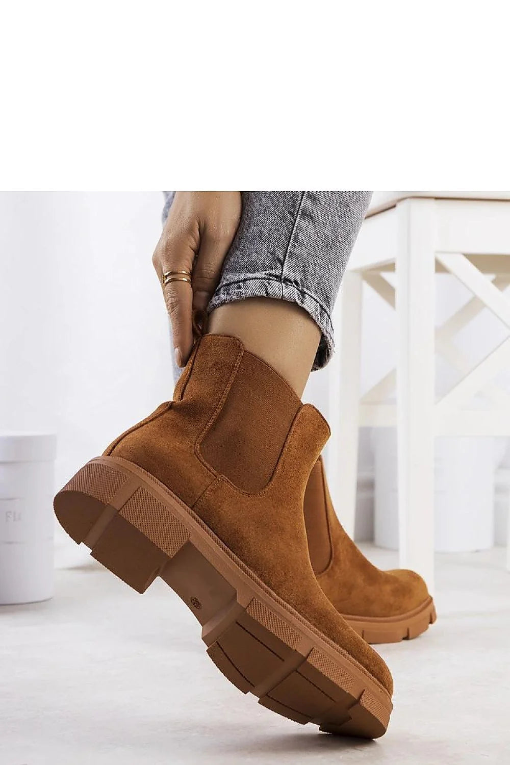 Bottines Chelsea élégantes pour femme en daim marron chaud, style intemporel, confort maximal, talons épais, fourrure imitation, ajustement facile, polyvalence, mode automne-hiver