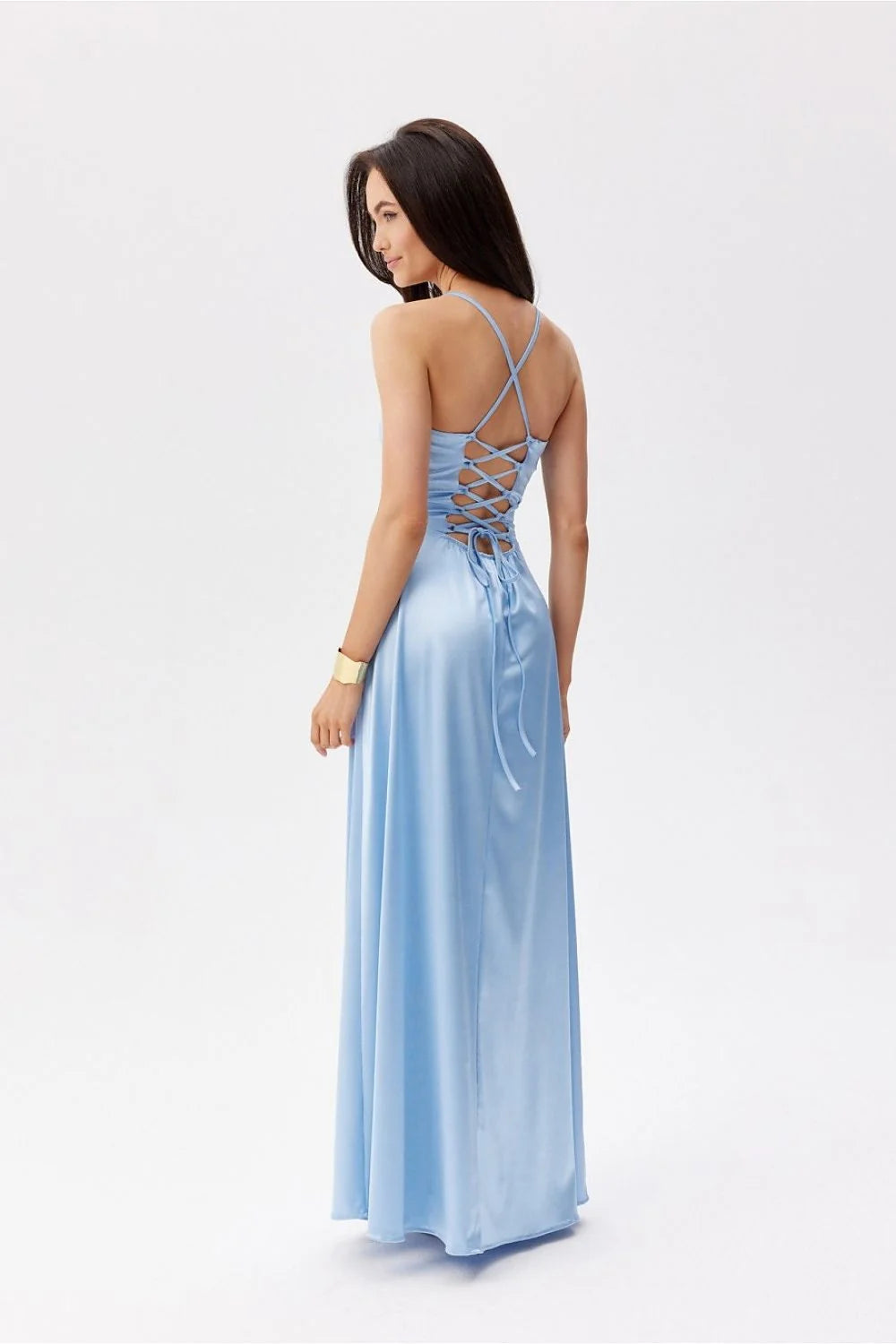Robe longue élégante soirée femme design sophistiqué bretelles fines coupe ajustée fente haute matériau satiné bleu pastel