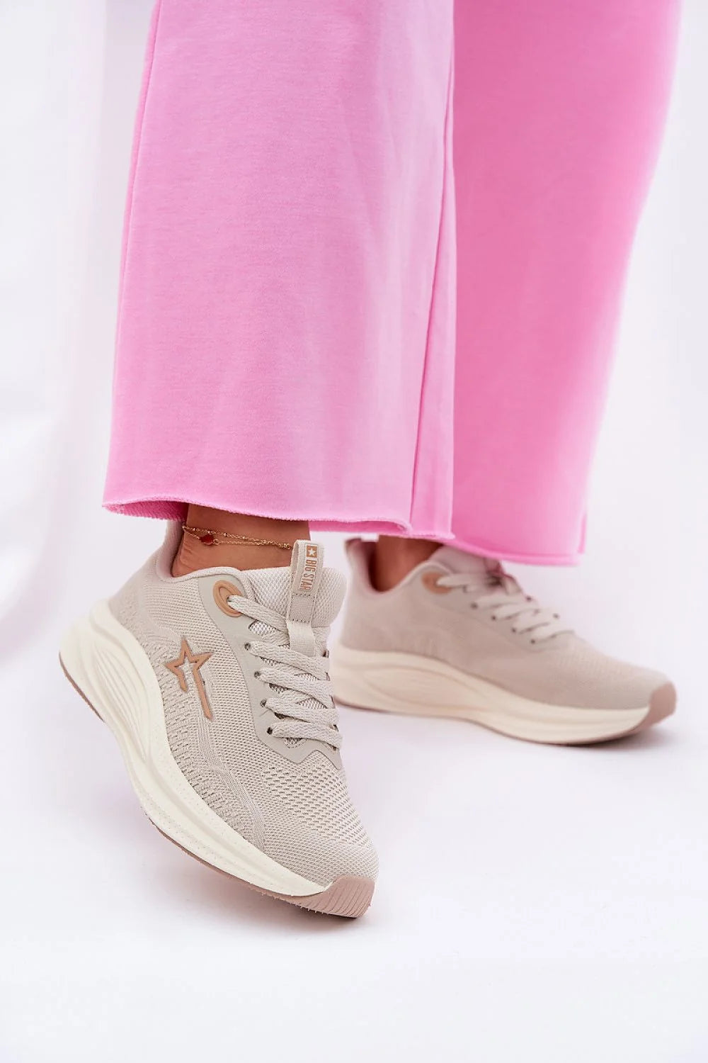 Chaussures de sport modernes élégantes pour femmes couleur beige confortable amorti élevé semelle épaisse logo étoile style urbain Big Star