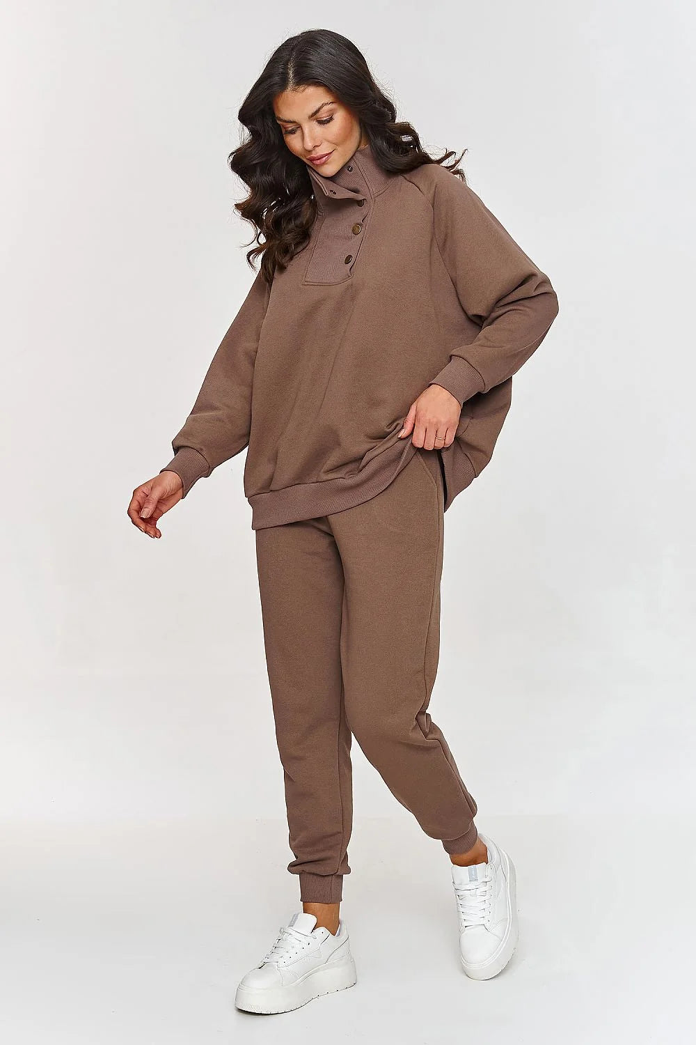 ensemble sweatshirt oversize jogger femme moka molleton doux col montant patte boutons métal raglan poignets côtelés taille élastiquée fuselée loungewear