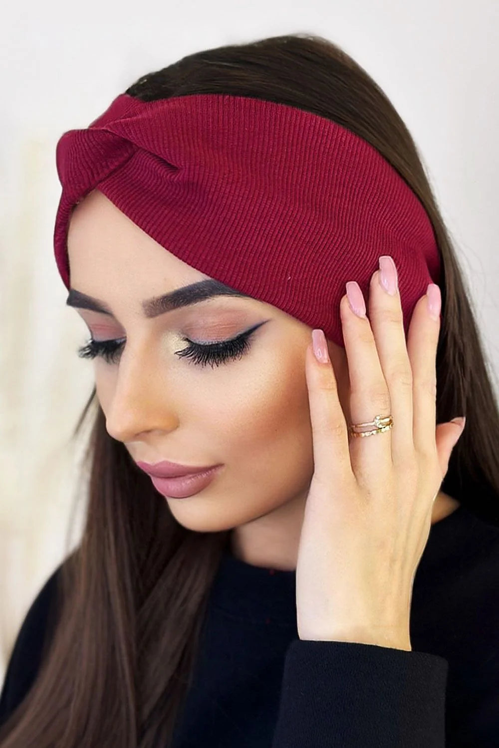 Bandeau pour femme élégant style moderne tissu côtelé couleur bordeaux élastique ajustement confortable finitions soignées Pologne