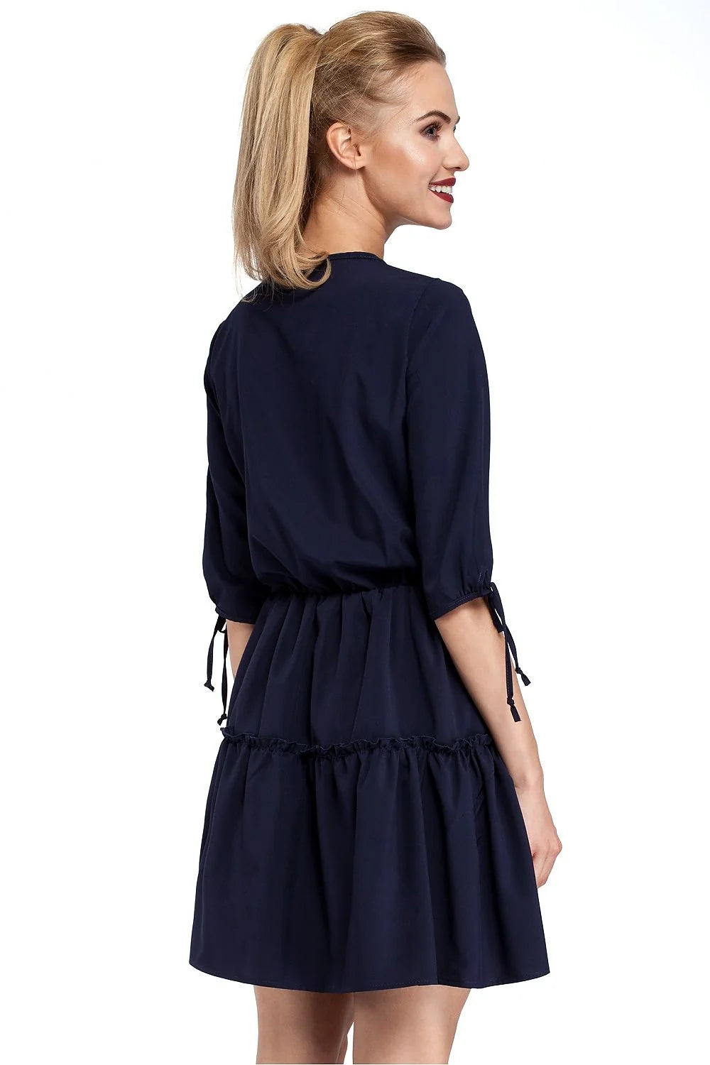 Robe évasée en tissu léger bleu marine chic et décontracté pour femmes modernes et élégantes