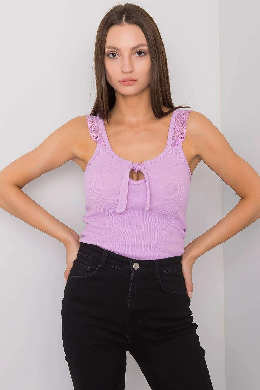 Chemise pour femme élégante avec décolleté en V dentelle couleur lavande taille ajustée tissu acrylique côtelé moderne polyvalente
