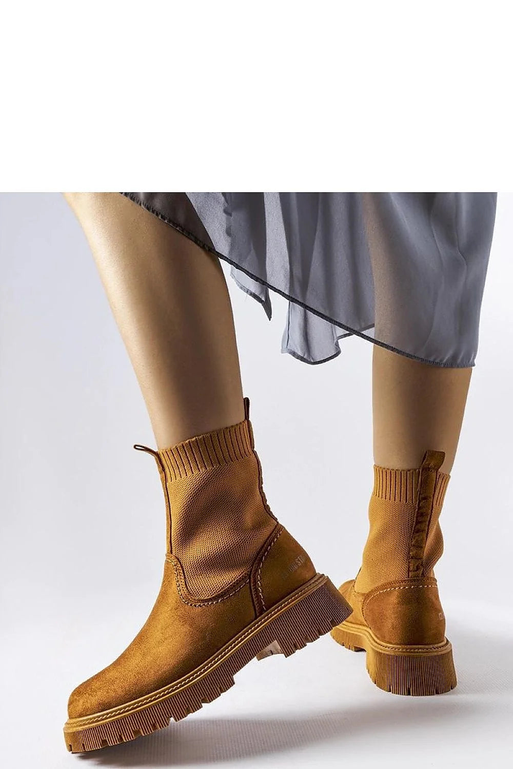 Bottines modernes élégantes pour femmes couleur marron camel cuir suédé ajustement parfait confort talon moyen