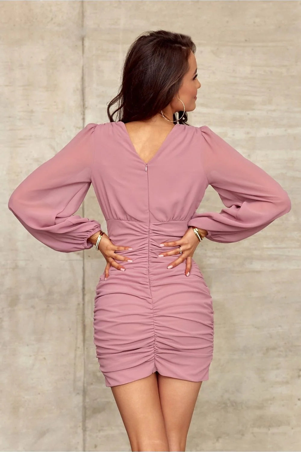 Robe courte Roco Fashion V-décolleté manches longues matière stretch femme élégance moderne occasions spéciales