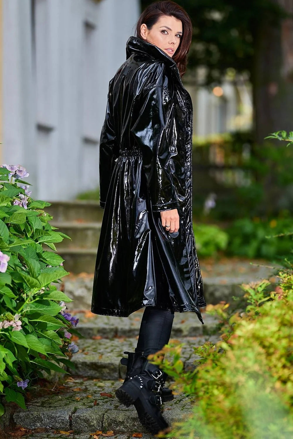 Manteau long vinyle femmes audacieux moderne coupe ample col montant noir rouge confortable