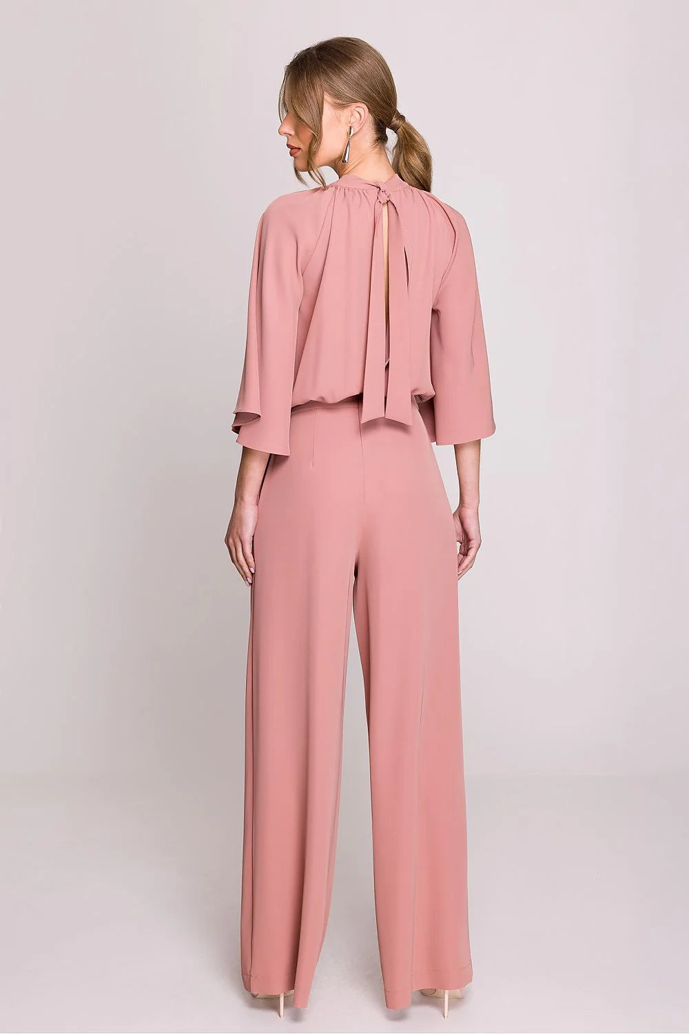 combinaison stylove élégante crêpe rose poudré manches amples col montant pantalon palazzo jambes larges taille haute tombé fluide silhouette structurée