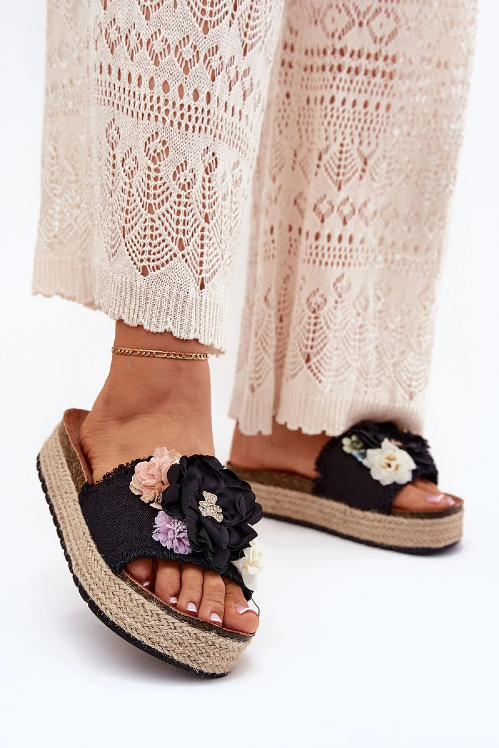 sandales plates femmes été plateforme tressée corde semelle suède antidérapante bride large toile noir fleurs multicolores bracelet cheville doré bohème