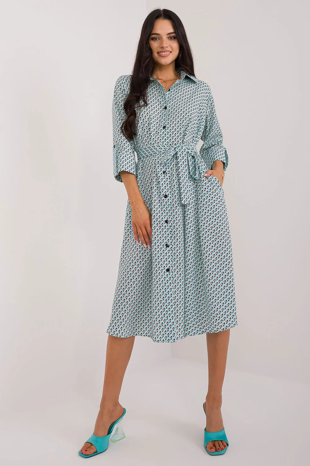 robe chemise midi imprimé géométrique turquoise blanc corail manches troisquarts ceinture nouable poches latérales tissu fluide léger coupe évasée féminine