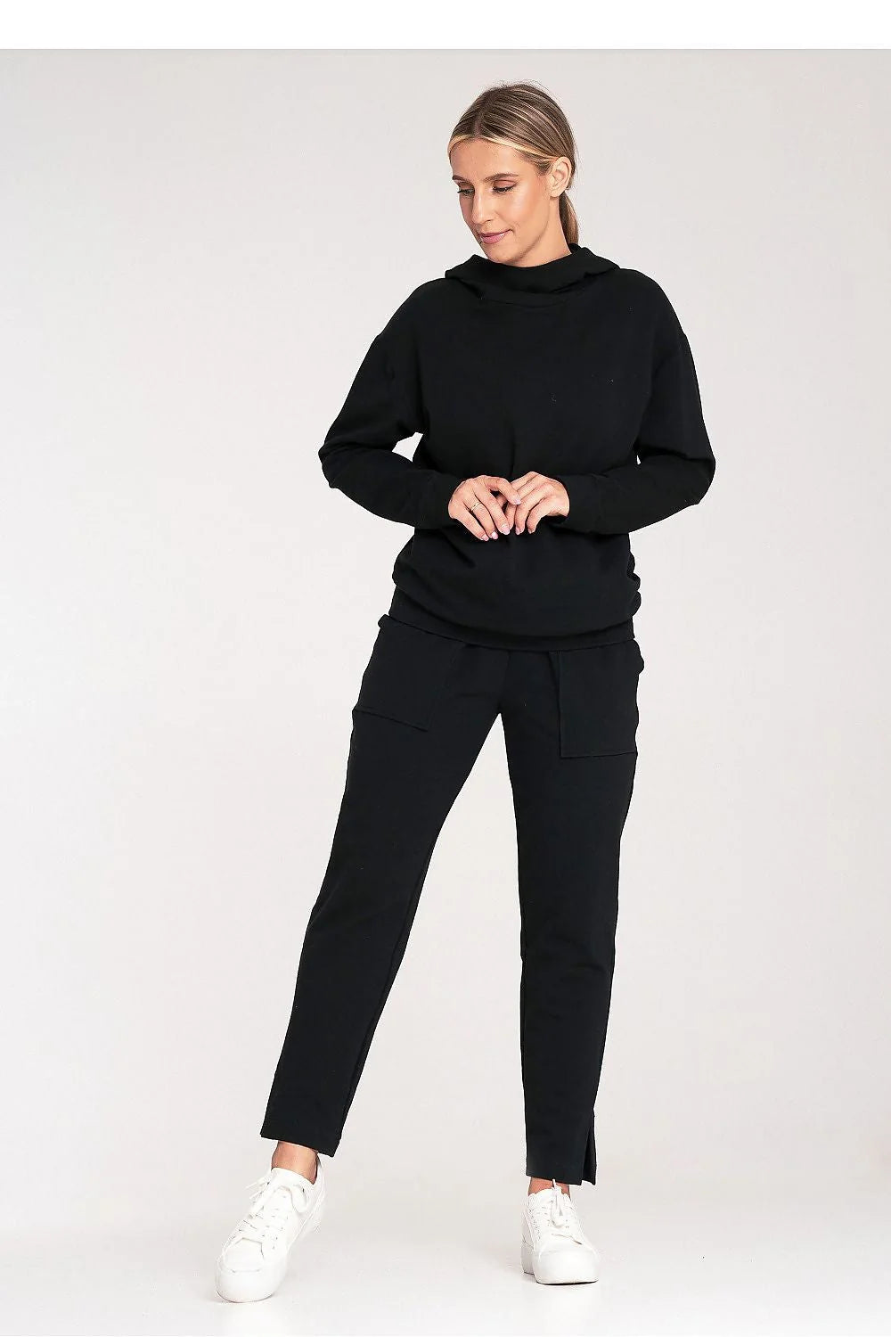 Pantalon survêtement femme coton elastane taille élastique poches design moderne coupe droite fente bas baskets noire sportswear occasion multiple