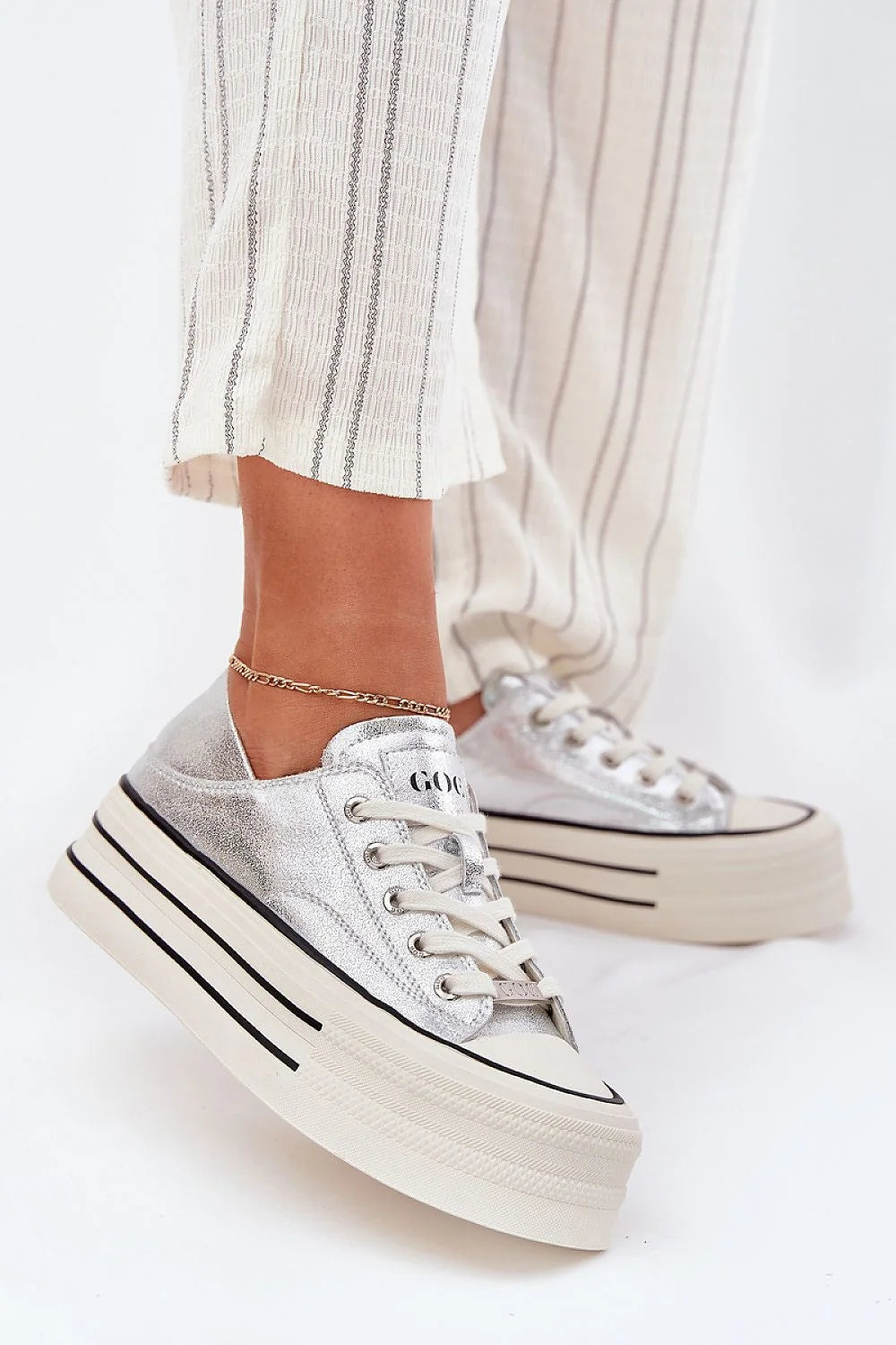 Baskets pour femmes cuir naturel plateforme massive design moderne couleur argentée style urbain confort tout le jour