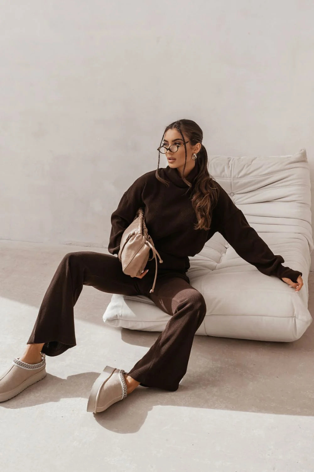 ensemble PRIAH marron chocolat maille côtelée pull col montant oversize pantalon large évasé doux extensible confortable casual chic minimaliste femme