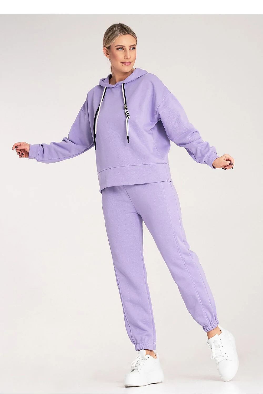 Ensemble de survêtement pour femme moderne et confortable, hoodie à capuche avec cordon de serrage, pantalon de jogging élastique à taille ajustable, couleur lavande, 80% coton 20% polyester, parfait pour le quotidien ou les loisirs