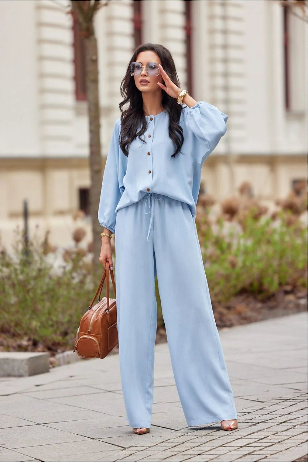 Chemise manche longue Roco Fashion en Tencel 100%, style loose fit, bleu pastel, ensemble chic et confortable pour femmes