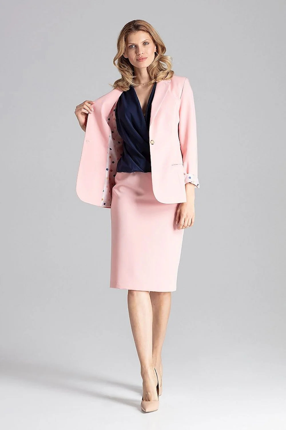 Blazer en tissu cintré jaune élégant et professionnel pour tenues de bureau féminines modernes