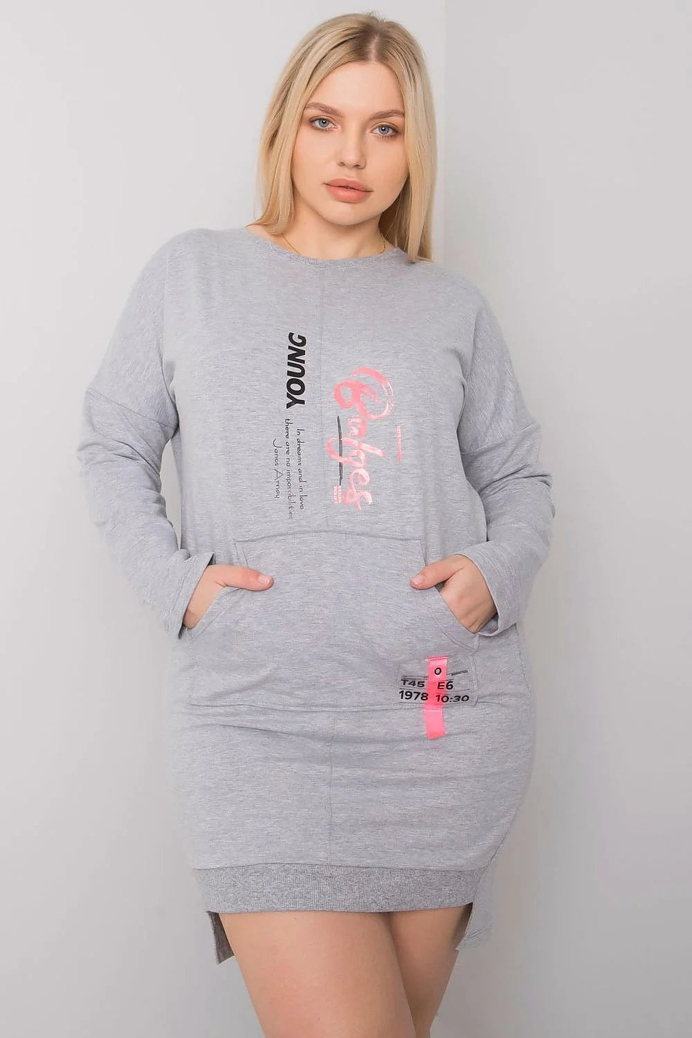 Robe sweat coton décontractée blanc cassé manches longues imprimé texte pour style urbain moderne
