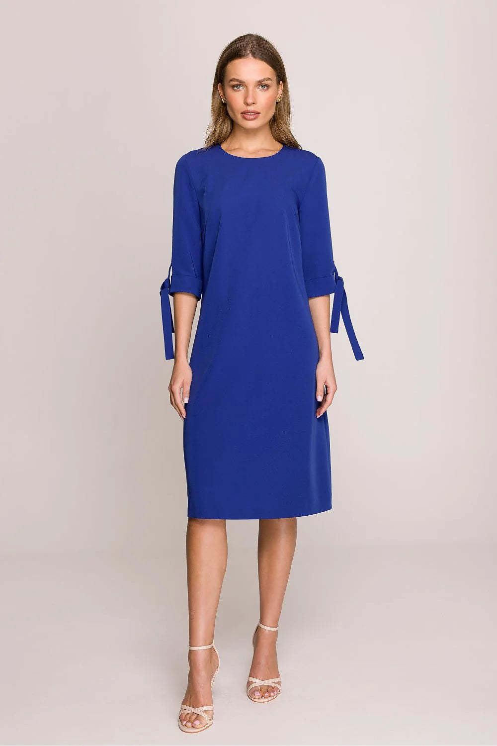 Robe de jour chic élégante manches 3/4 noeuds bleu cobalt femme coupe droite longueur genoux style moderne