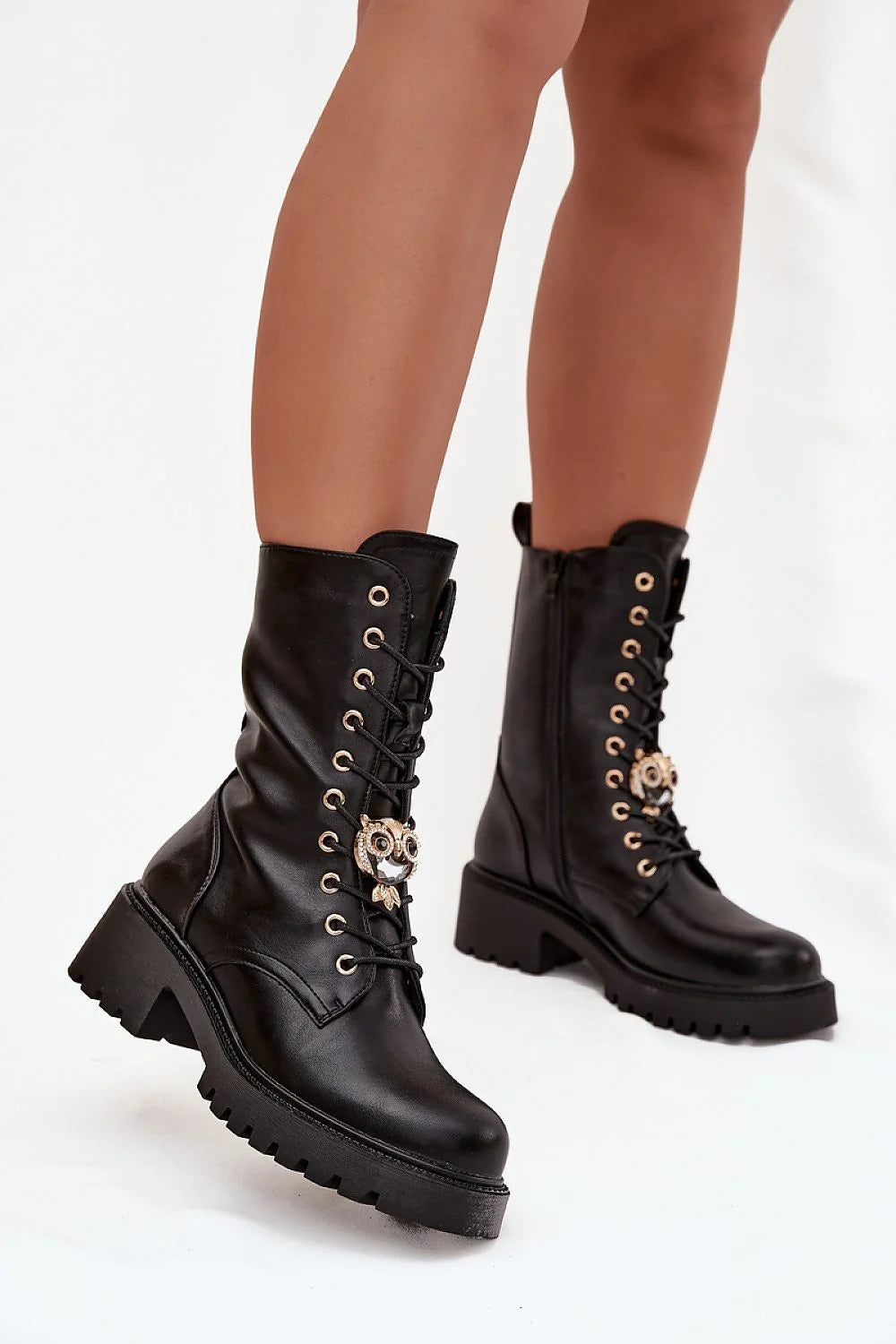 bottines femme noires cuir synthétique talon bloc 5cm plateforme semelle crantée antidérapante lacets œillets dorés fermeture éclair latérale bijou chouette