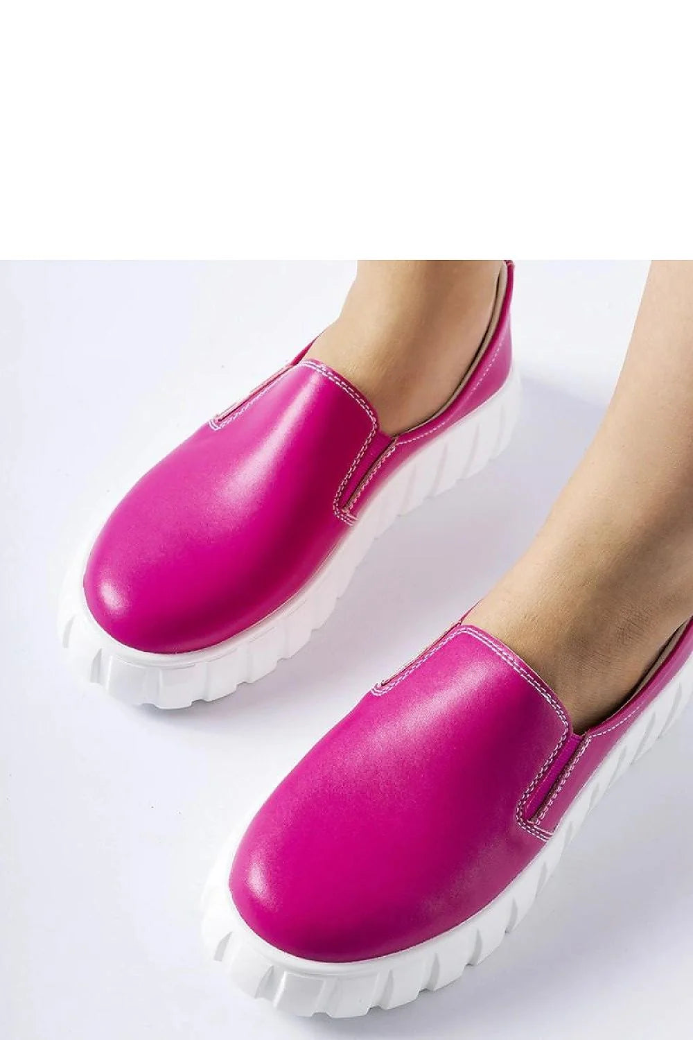 Chaussures basses pour femme design moderne audacieux cuir synthétique rose vibrant semelle épaisse blanche confort maximal style casual dynamique