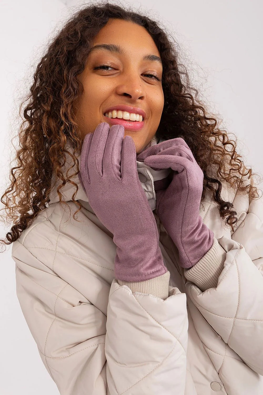 Ensemble mode femme veste matelassée gants élégants design classique style automne-hiver tissu isolant couleur claire