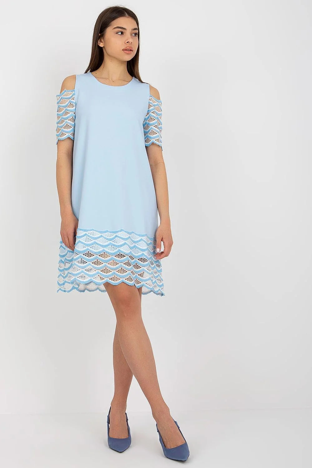Robe de cocktail moderne élégante manches courtes ajourées encolure ronde coton élasthanne polyester femme