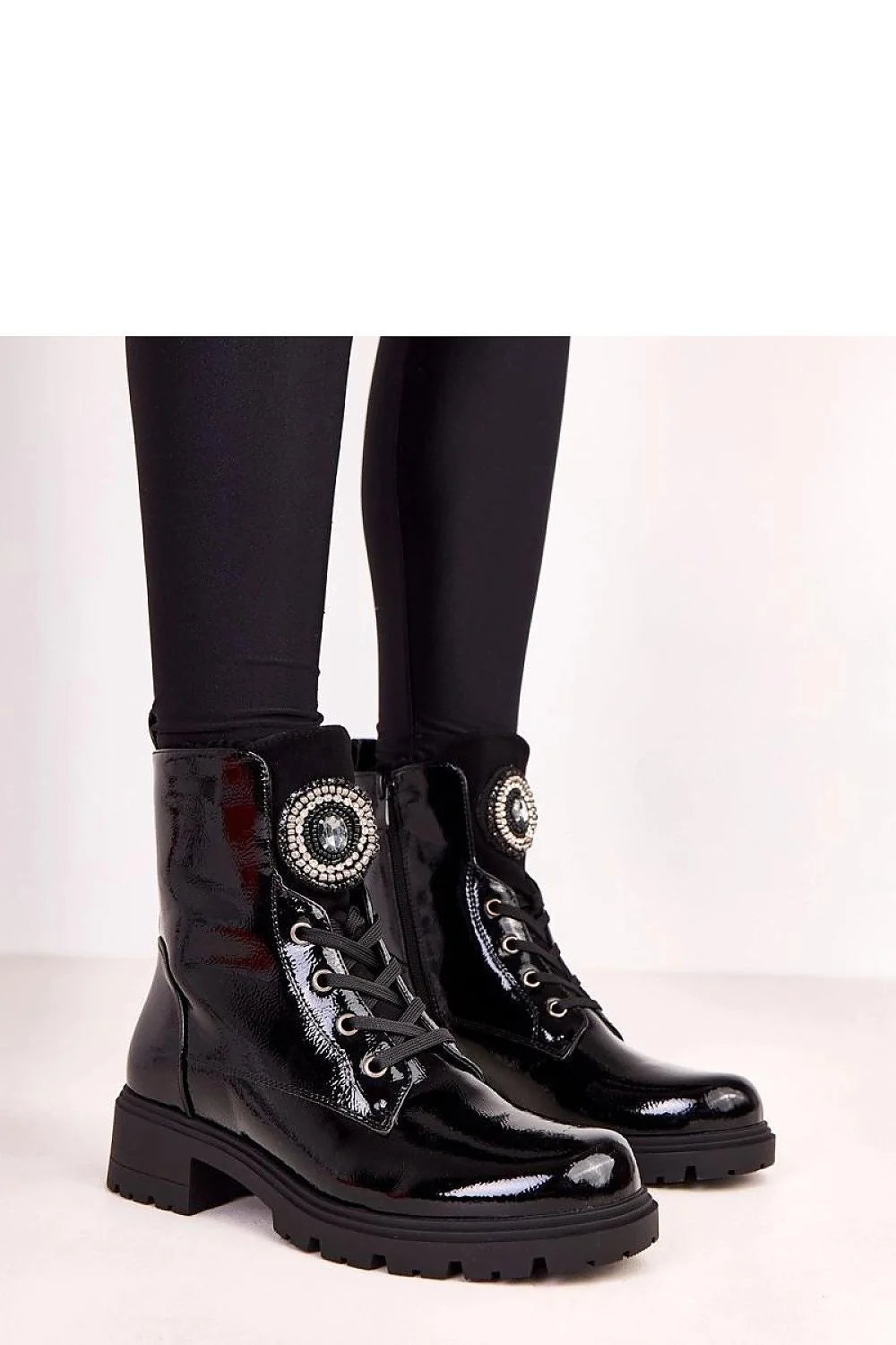 bottines montantes lacets fermeture éclair cuir écologique verni noir semelle crantée épaisse talon bloc bas bout rond doublées chaudes confortables