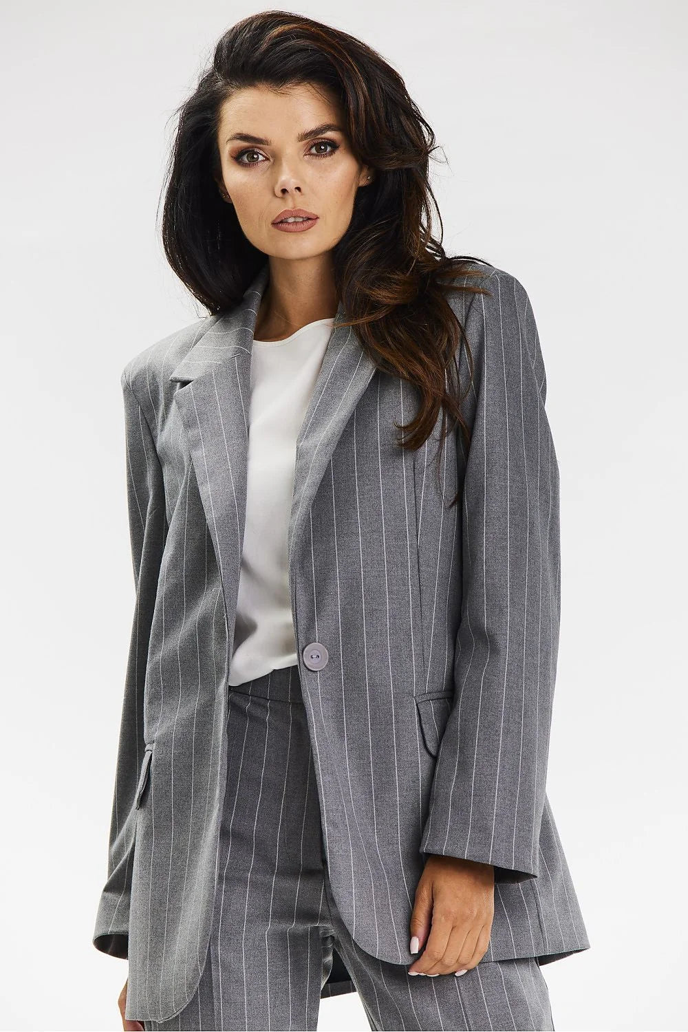 Blazer femme Awama style intemporel rayures verticales tissu polyester elastane coupe oversize manches longues boutons assortis