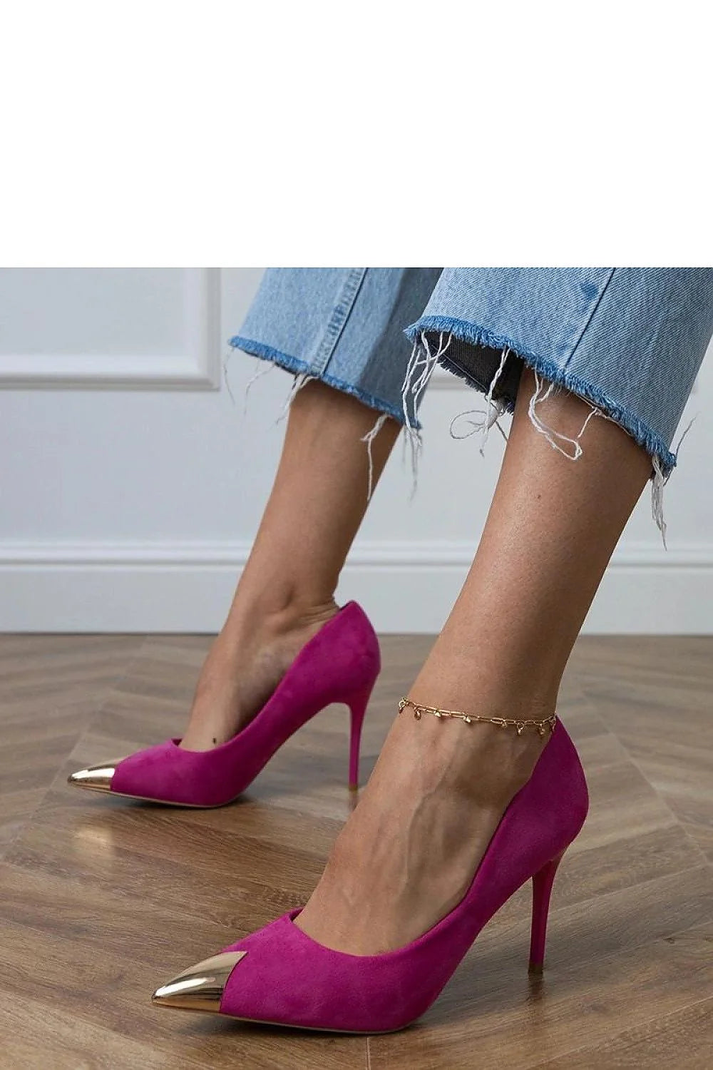 escarpins femme fuchsia suède cuir écologique embout métallique doré bout pointu talon aiguilles 10cm élancée semelle intérieure confort soirée chic