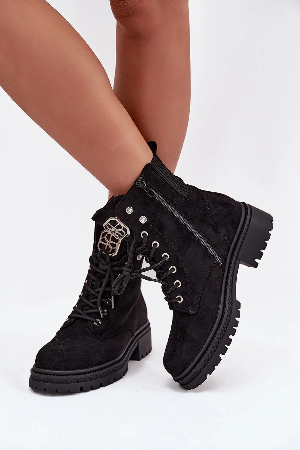 bottines suède écologique femmes noir combat cheville bout rond semelle crantée épaisse talon bloc laçage œillets fermeture éclair doublure douce