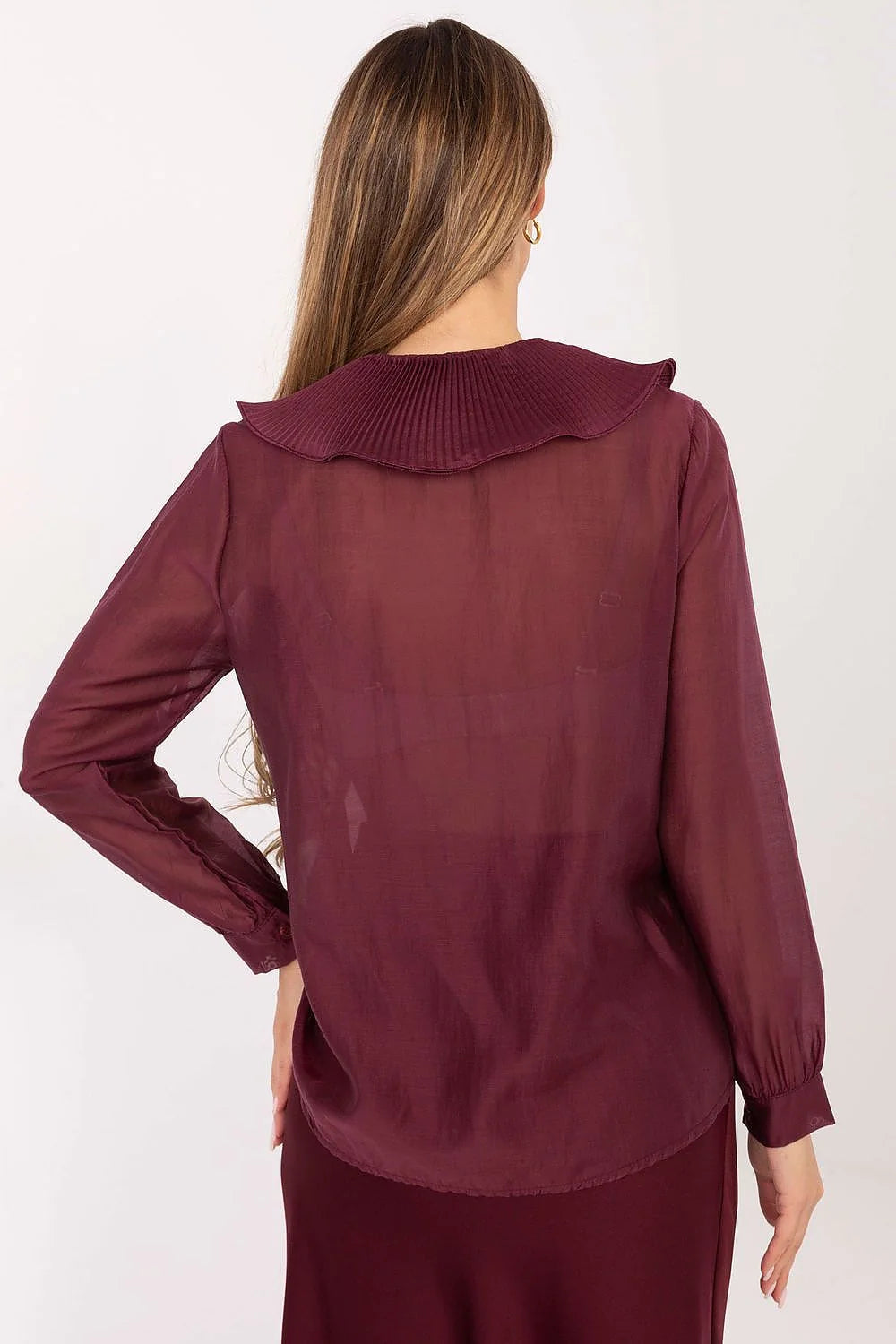 chemise femme manches longues bordeaux satinée légère semi transparente col rond volants plissés plastron boutonnée poignets boutonnés tombé fluide élégante