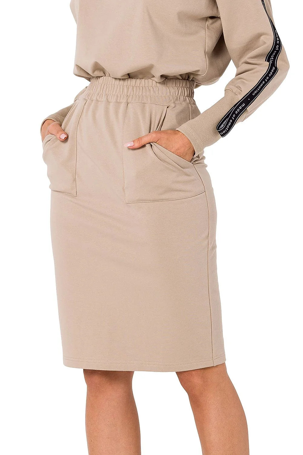 Jupe crayon femme moderne épurée couleur verte vif tissu coton élastane taille élastique poches avant genoux slim look urban décontracté