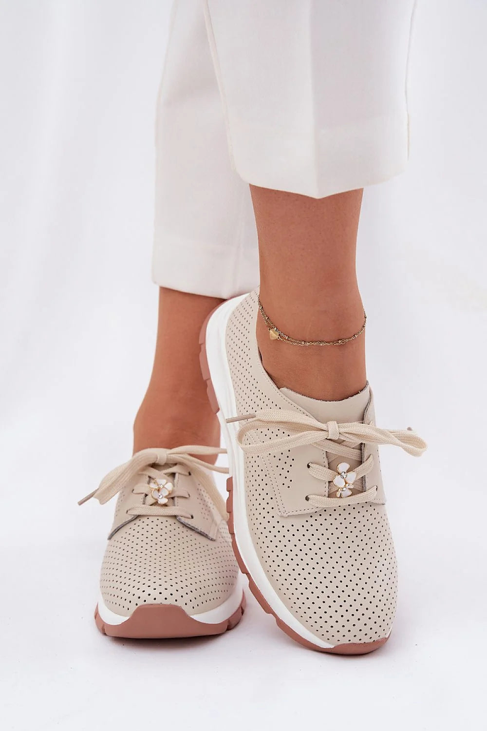 Chaussures basses femmes style élégant confort cuir plateforme lacets fleuris beige blanc marron clair