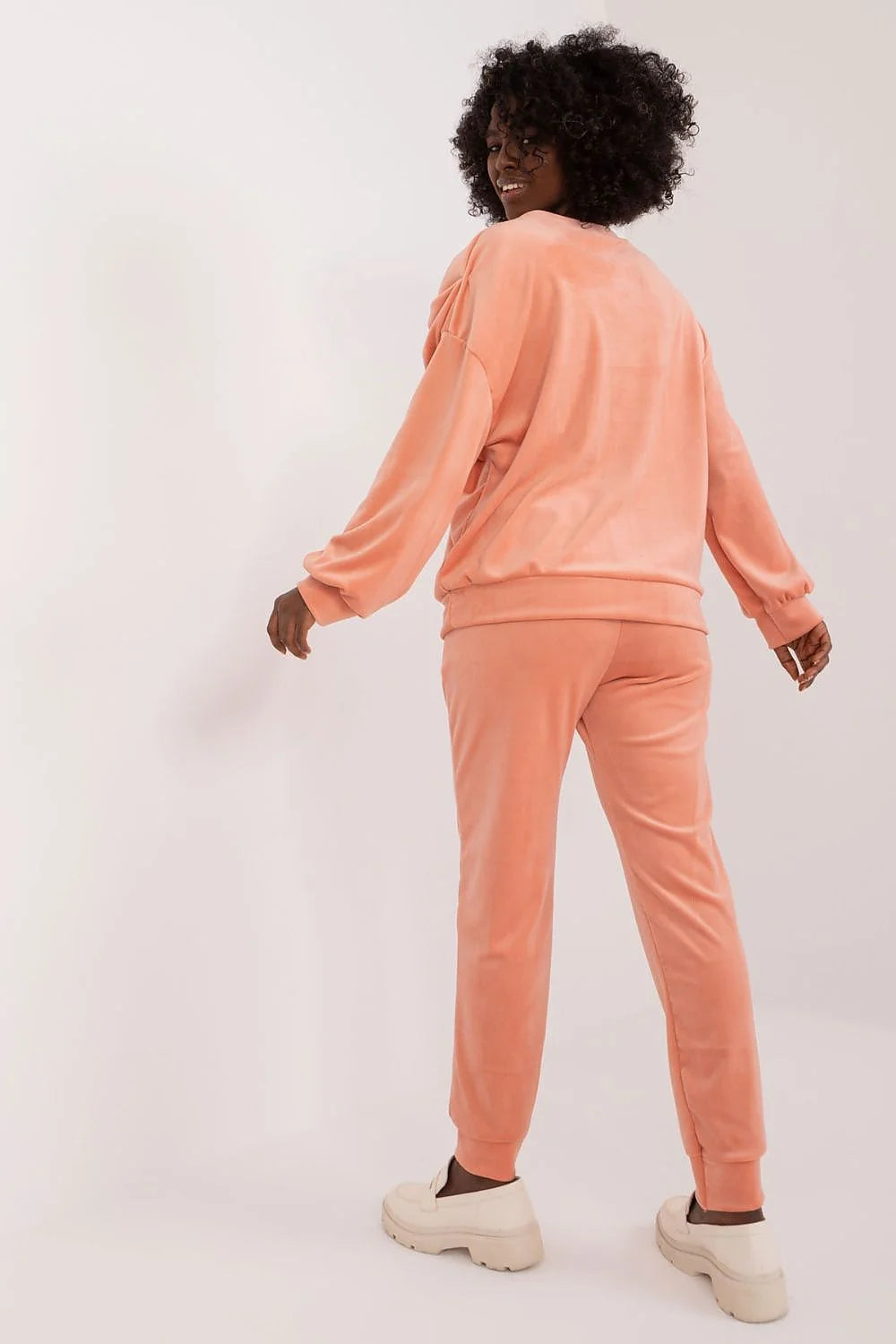 Ensemble Italy Moda sweatshirt et pantalon velours polyester doux couleur rose saumon style féminin moderne femmes