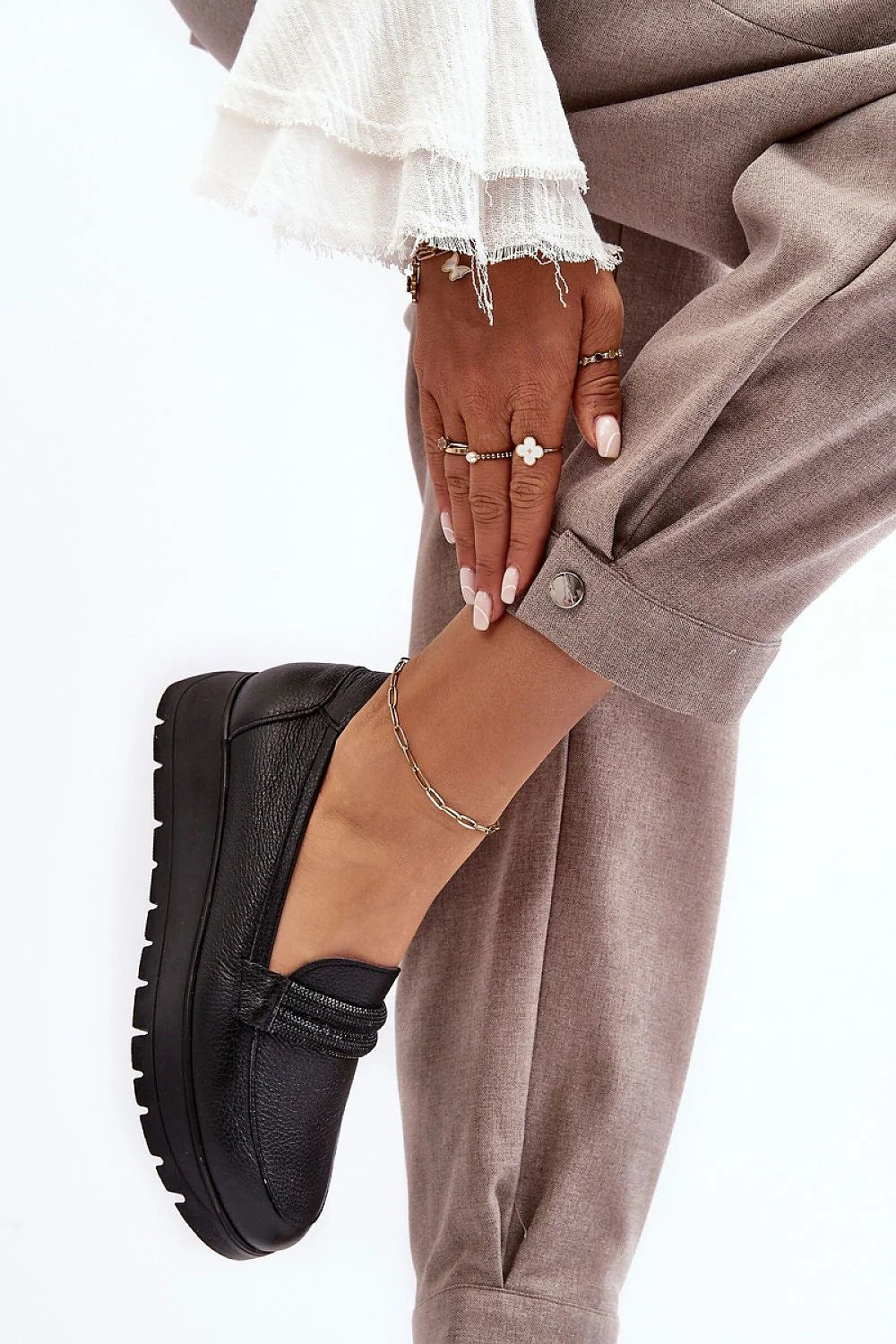 Chaussures basses féminines mocassins cuir naturel noir plateforme talon compensé style moderne élégant confortable quotidien occasion spéciale femme
