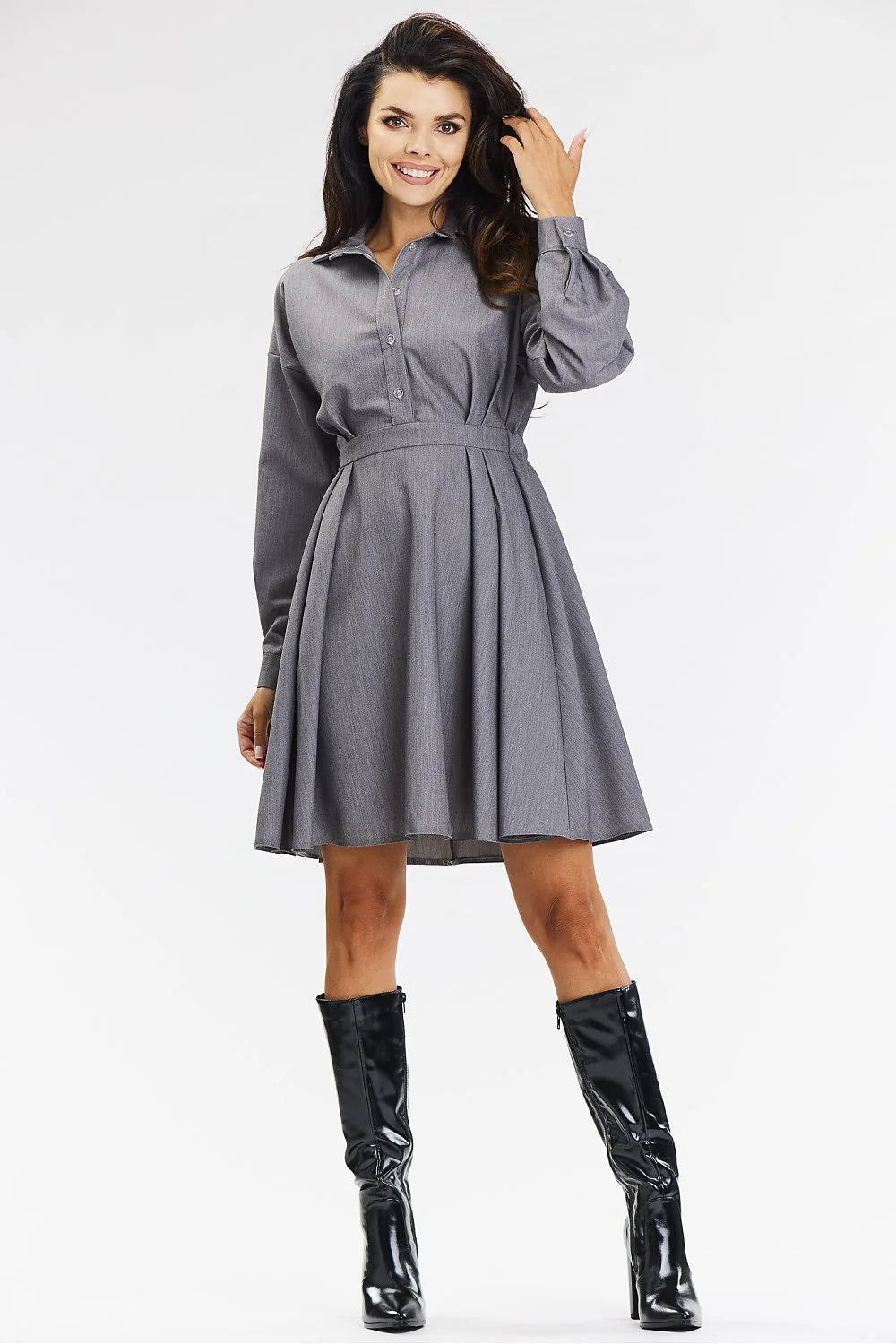Robe chemise évasée grise longueur genou manches longues poignets boutonnés ceinture intégrée femme occasion formelle style intemporel matériau confortable