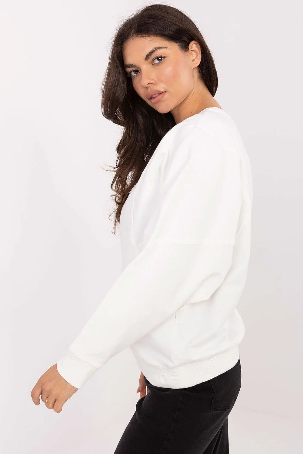 sweatshirt femme oversize blanc col rond coupe boxy manches longues poignets ourlet molletonné doux jersey patch diamanté minimaliste polyvalent superposable