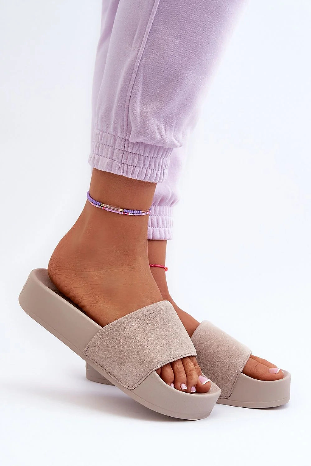 sandales femme minimaliste décontracté suédine beige nude bride large rembourrée plateforme 4cm semelle légère amorti bracelet cheville perles multicolore confortable