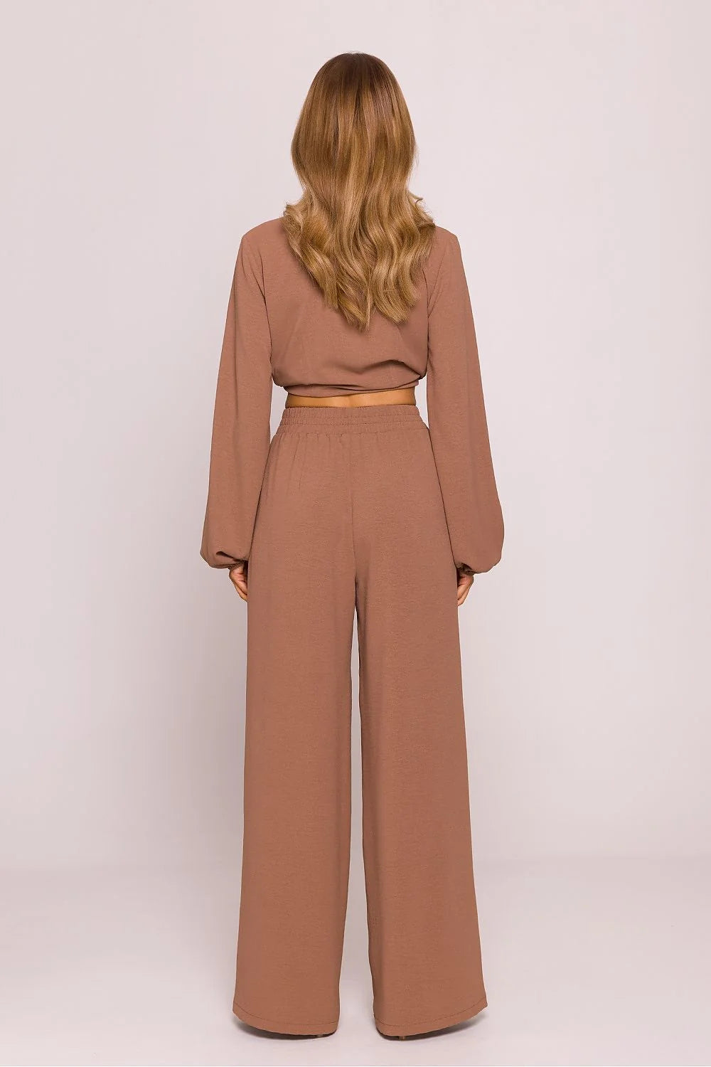pantalon femme Moe coordonné crop top noué manches longues taille haute jambes larges crêpe mate brun terre sèche