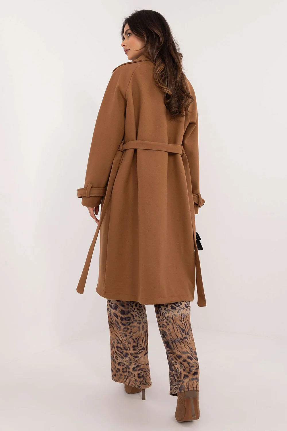 manteau camel trench laine élégant doubleboutonnage ceinture ajustable manches sangles réglables grands revers coupe droite oversize longueur genou