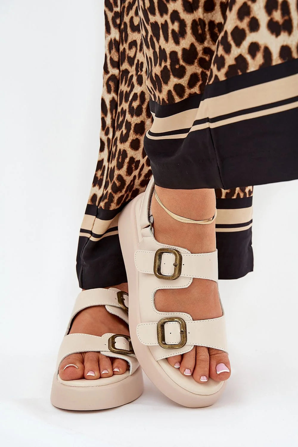 Sandales Step in style modernes décontractées cuir artificiel beige补偿高跟带调节带金属扣舒适夏日女鞋