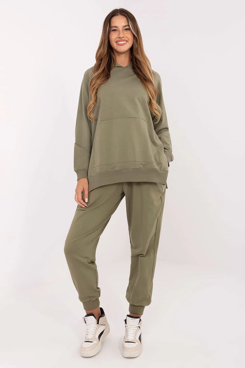 hoodie femme oversize kaki olive coton mélangé molleton doux confortable capuche manches longues épaules tombantes poche kangourou fentes côtés minimaliste