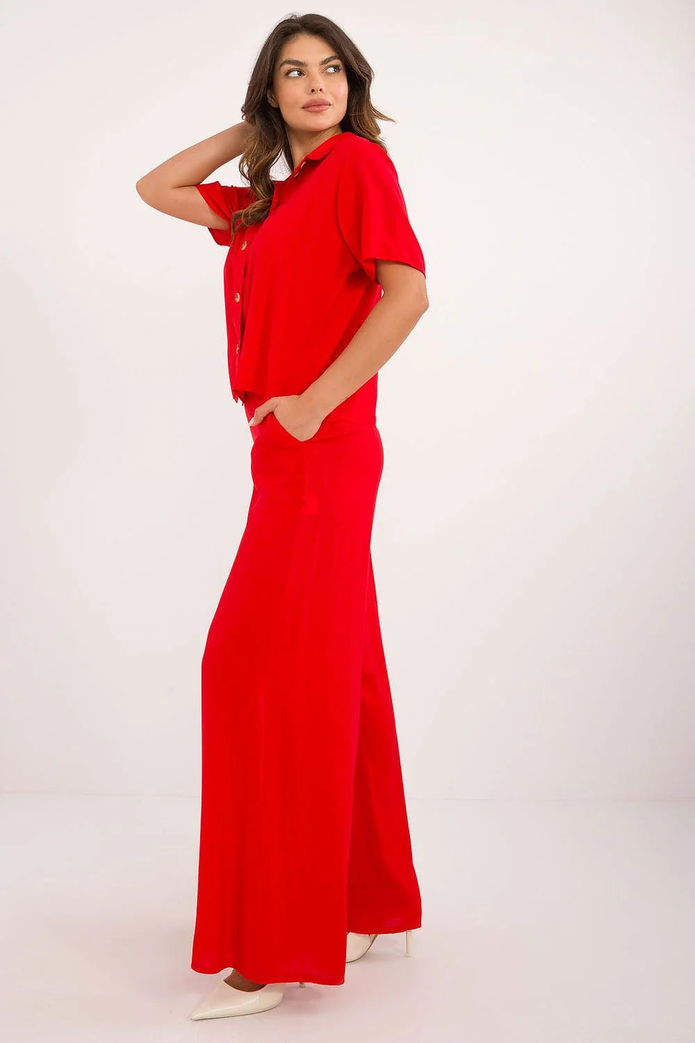 Ensemble Lakerta pour femmes, style élégant et moderne, chemise et pantalon en viscose, couleur rouge vif, coupe ample et intemporelle, occasion quotidienne et professionnelle