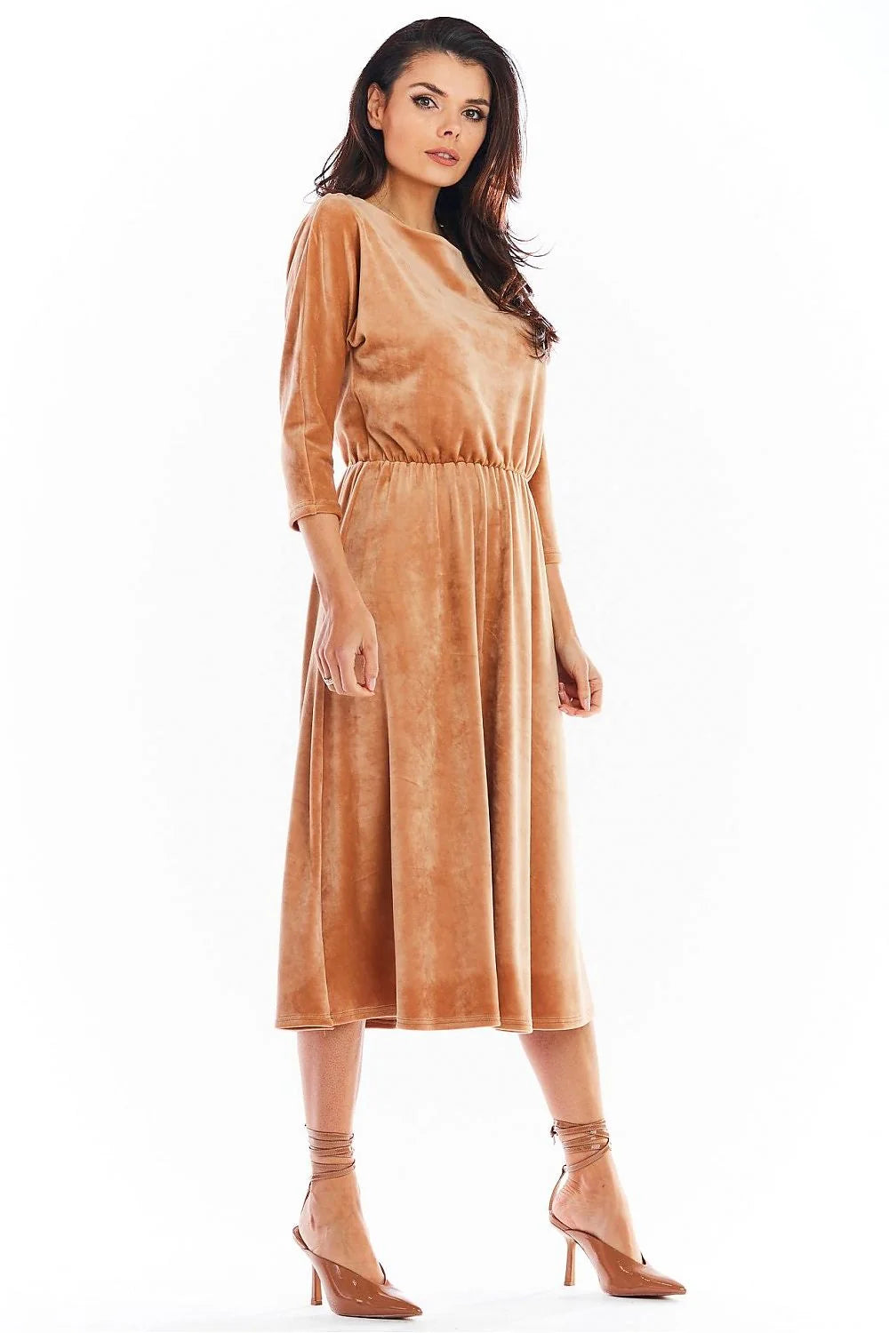 Robe élégante velours noir manches longues col rond soirée chic femme style intemporel