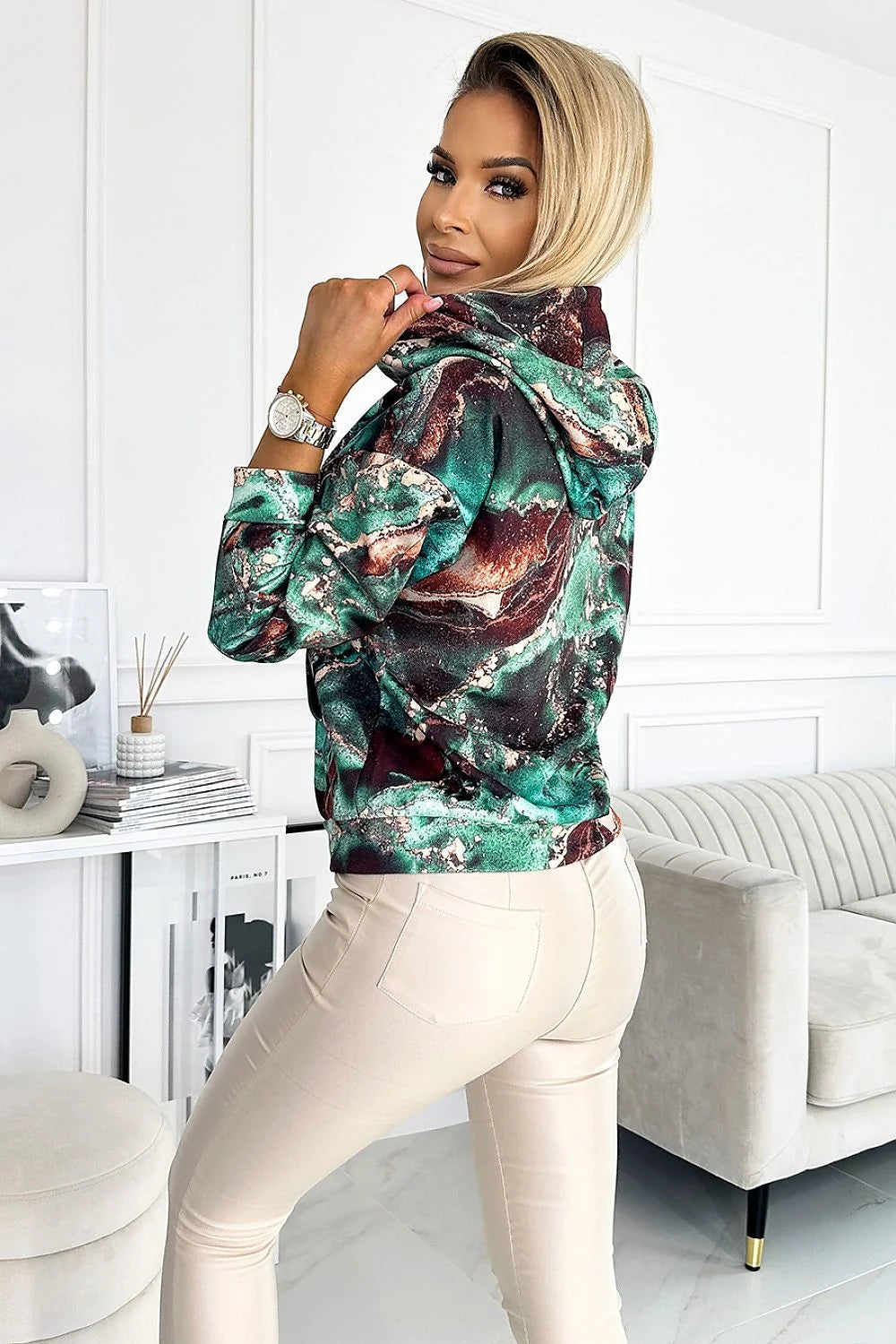Sweatshirt polyester viscose bleu marbré coupe oversize capuche ajustée manches longues poche kangourou style moderne femme