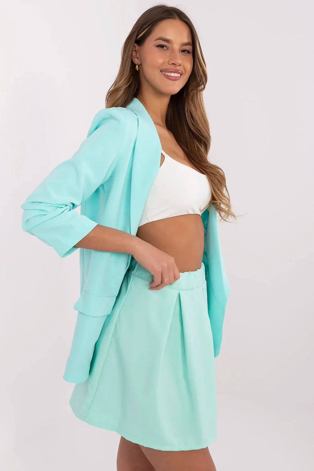 Outfit féminin trois pièces élégant turquoise blazer bustier jupe évasée polyester élasthanne mode printemps été 2023