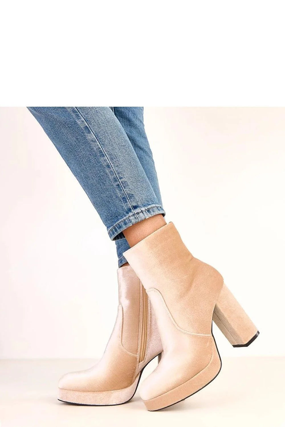 bottines cheville montante suédé écologique velours rose poudré talon bloc onze centimètres plateforme deux centimètres bout arrondi semelle tissu zippée