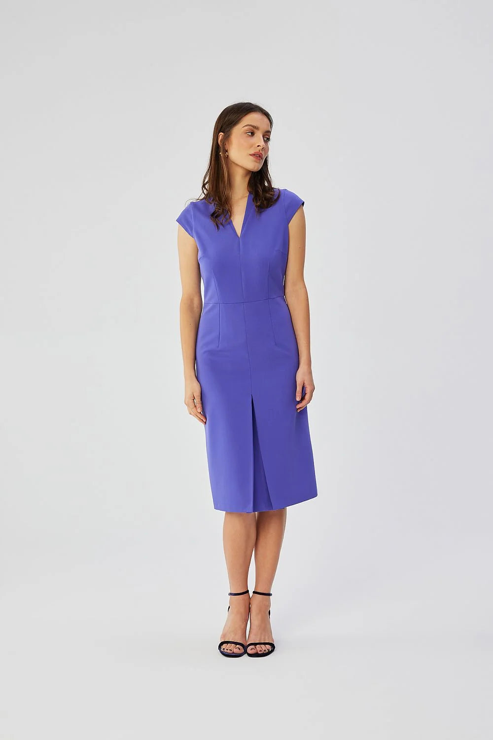 Robe de jour élégante coupe ajustée encolure V manches courtes tissu de qualité silhouette féminine femme