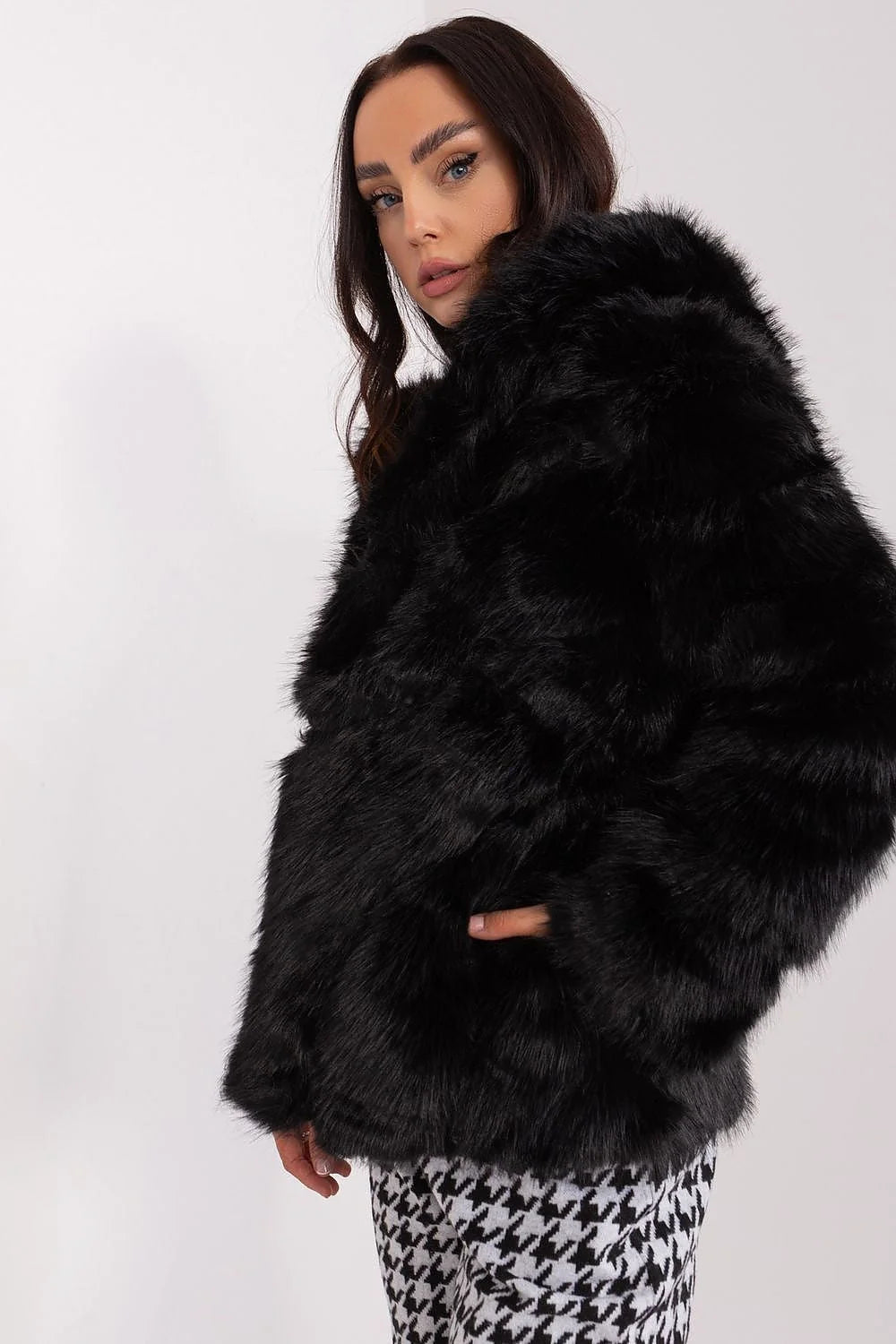 Veste en fourrure synthétique pour femme, ample, courte, capuche, poches latérales, noir, occasionnels et spéciaux, doublée, matelassée, luxueuse, chic, hiver