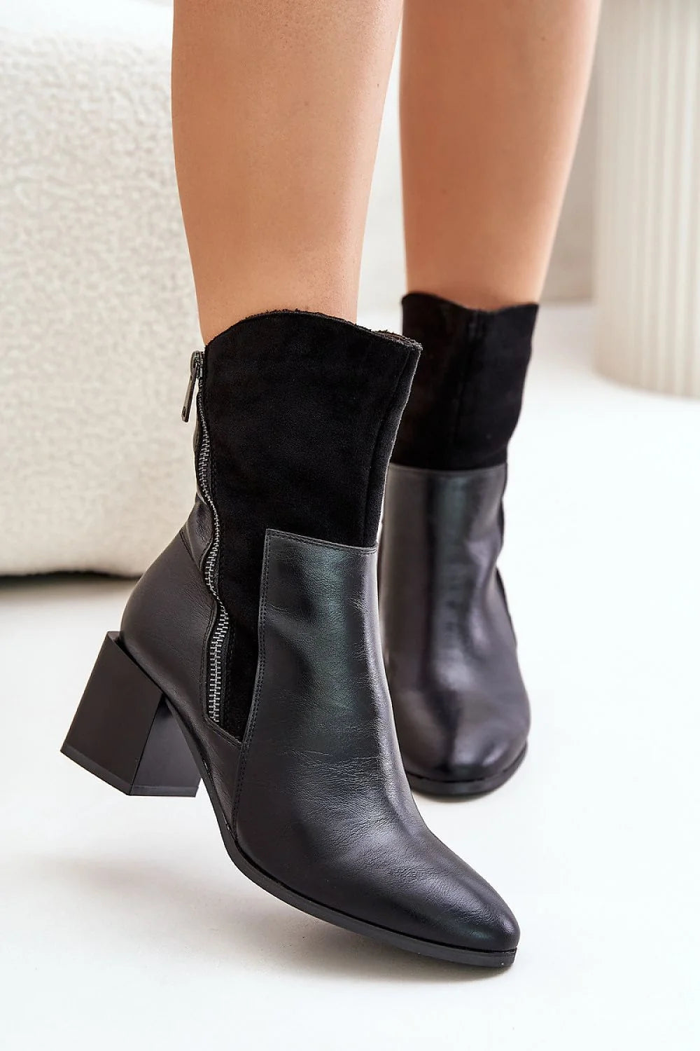 Bottes pour femmes en cuir et daim noir talons block 7 cm chauffe intérieur élégant style moderne coupe ajustée