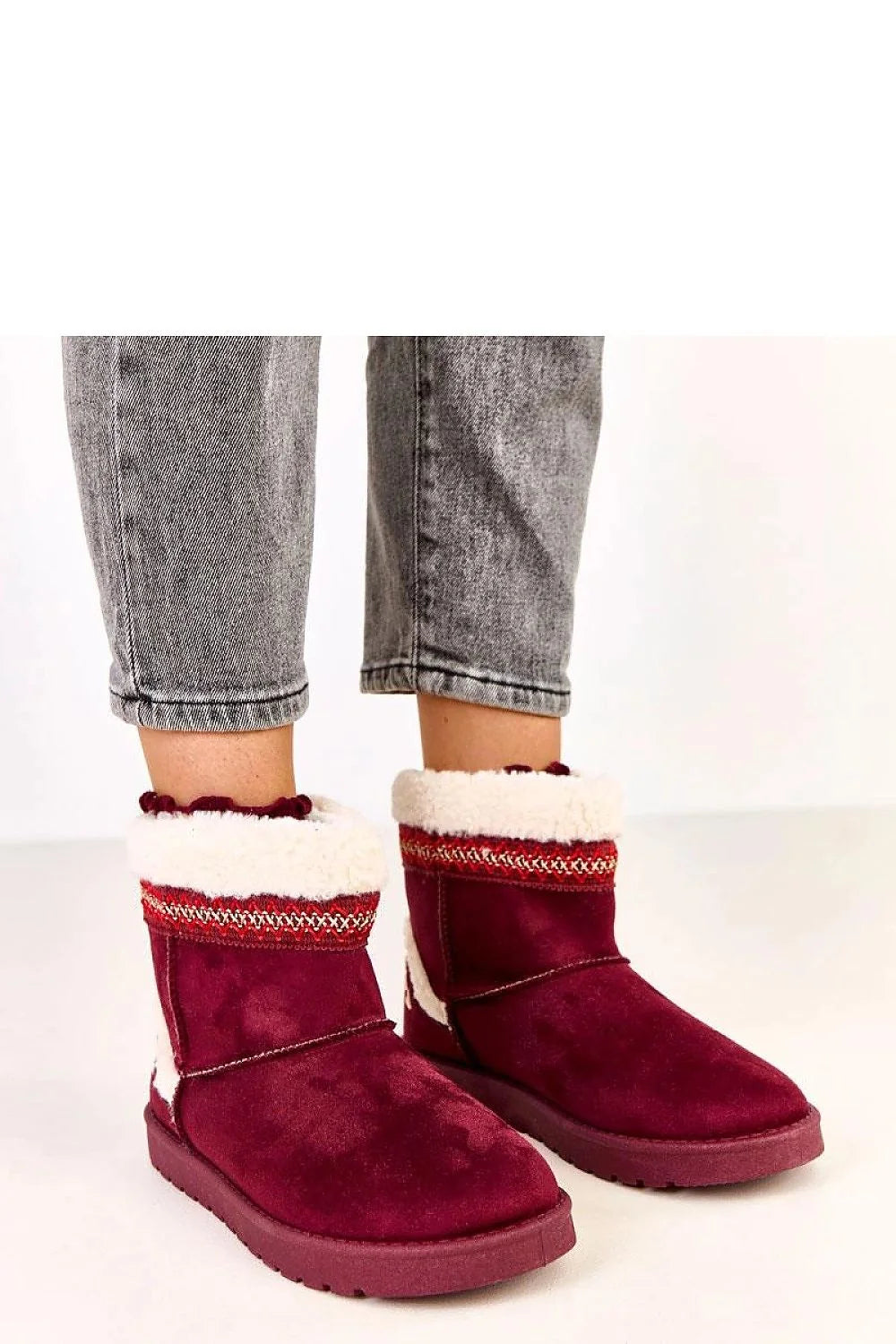 bottines femme fourrées suédine bordeaux cheville courte col roulotté fourrure écrue bordure tricotée rouge blanche semelle caoutchouc antidérapante confort thermique